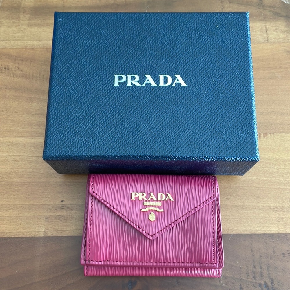 NEW Prada small leather wallet